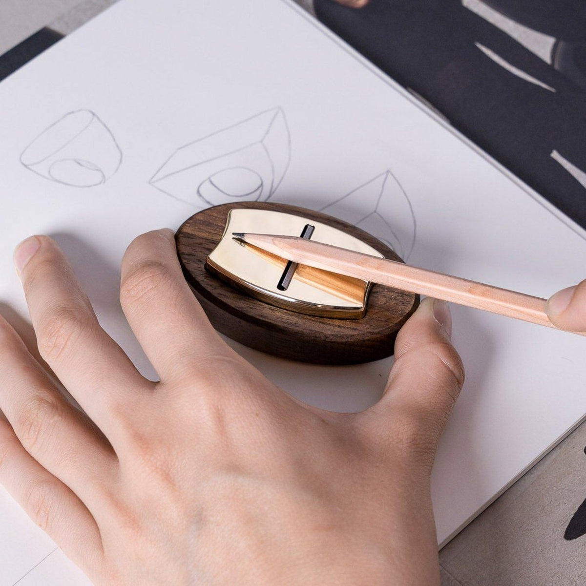 Makers Cabinet Solid Brass Pencil Sharpener - Høvel - Tools | Last Manner