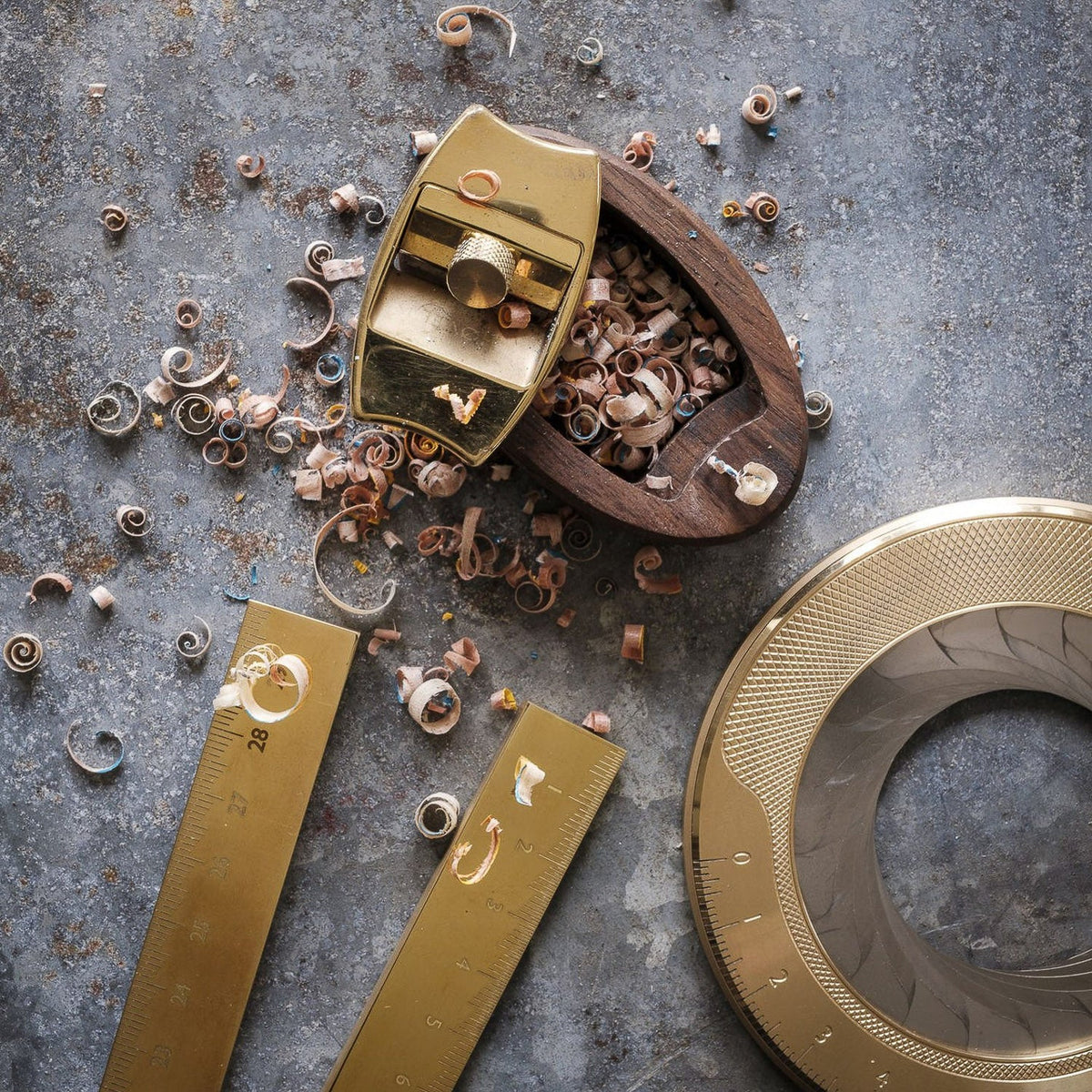 Makers Cabinet Solid Brass Pencil Sharpener - Høvel - Tools | Last Manner