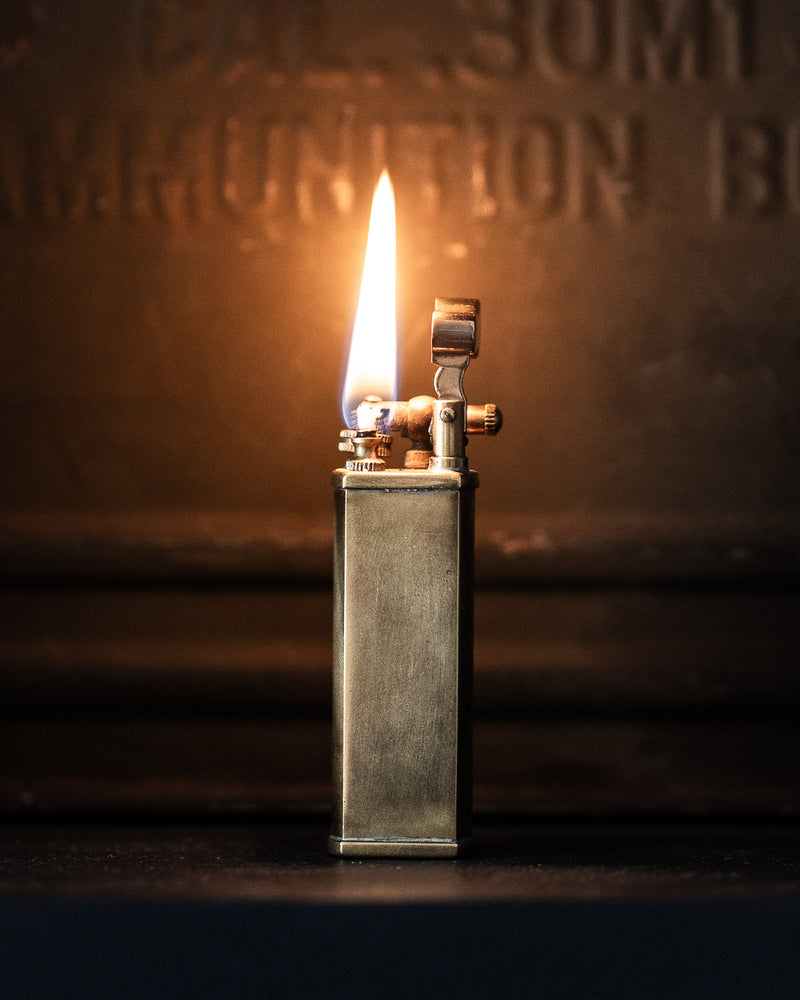 Tsubota Pearl Bolbo brass lighter with flame | Last Manner
