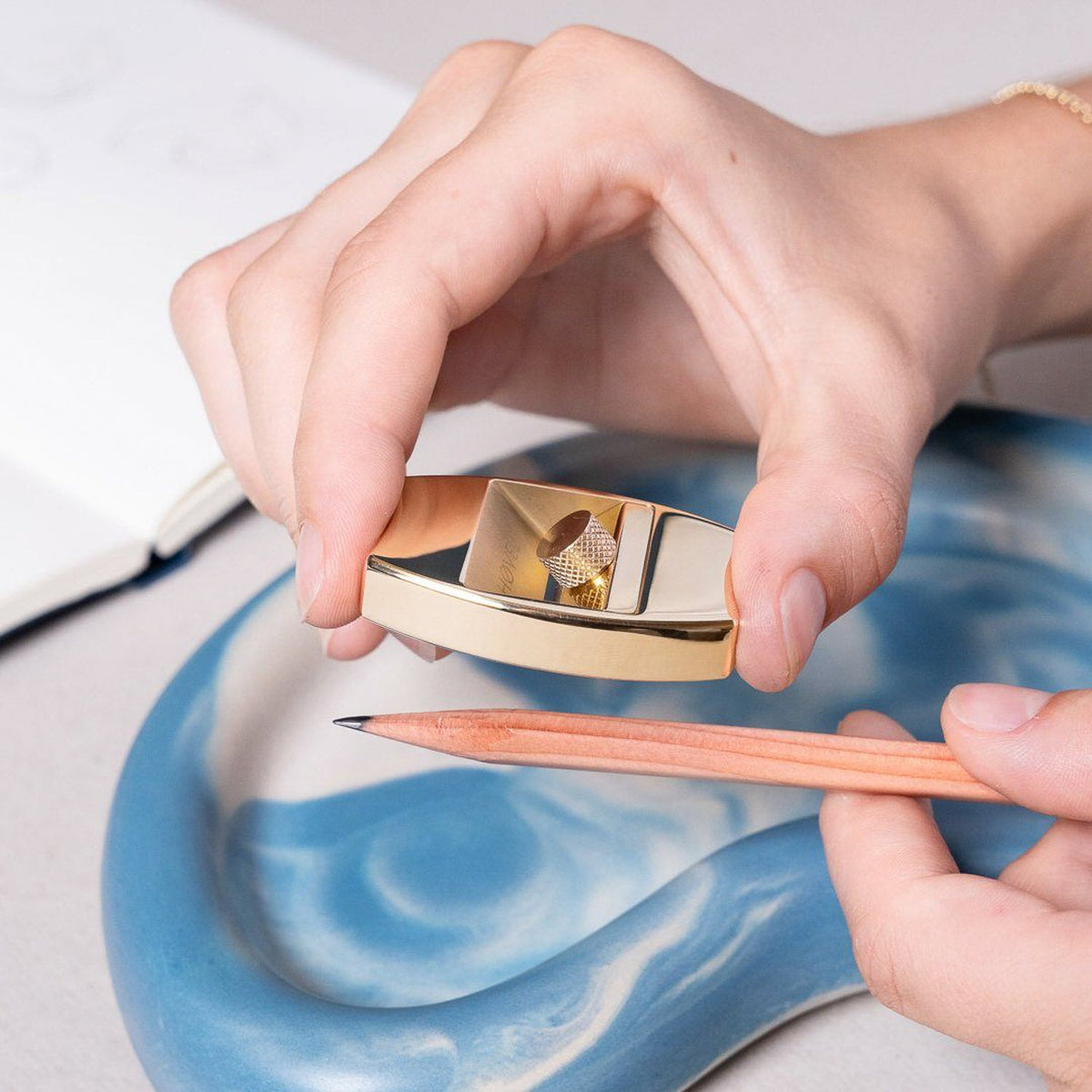 Makers Cabinet Solid Brass Pencil Sharpener - Høvel - Tools | Last Manner
